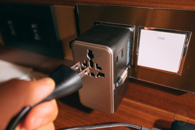 Momax-1World-adaptor-plug-15.jpg