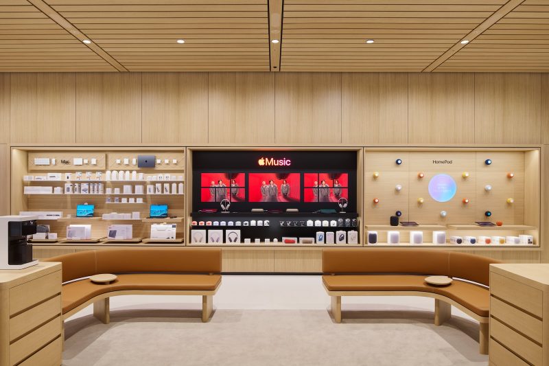 Apple-Ginza-Japan-media-preview-Apple-Music-bay.jpg