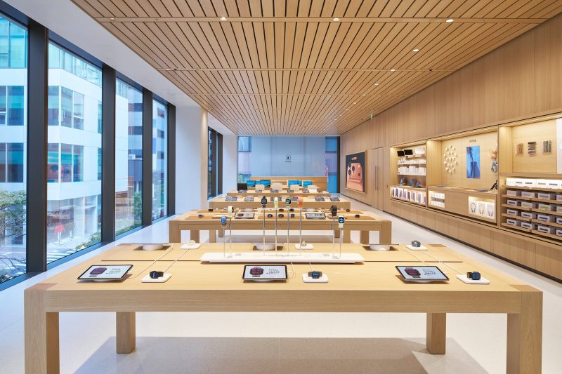 Apple-Ginza-Japan-media-preview-level-2-product-zone.jpg