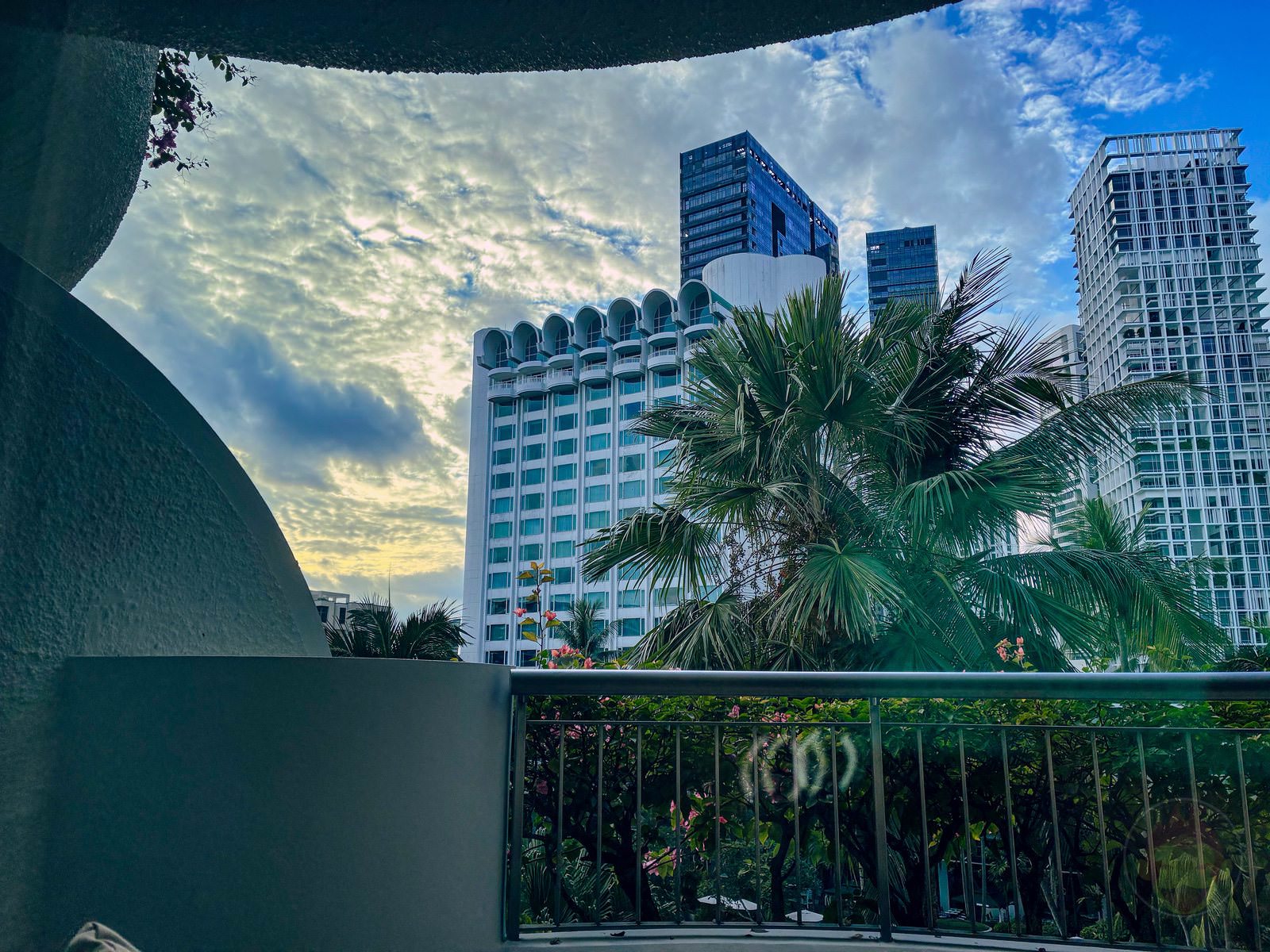 My Younger Daughters photos at singapore with iphone16e 17