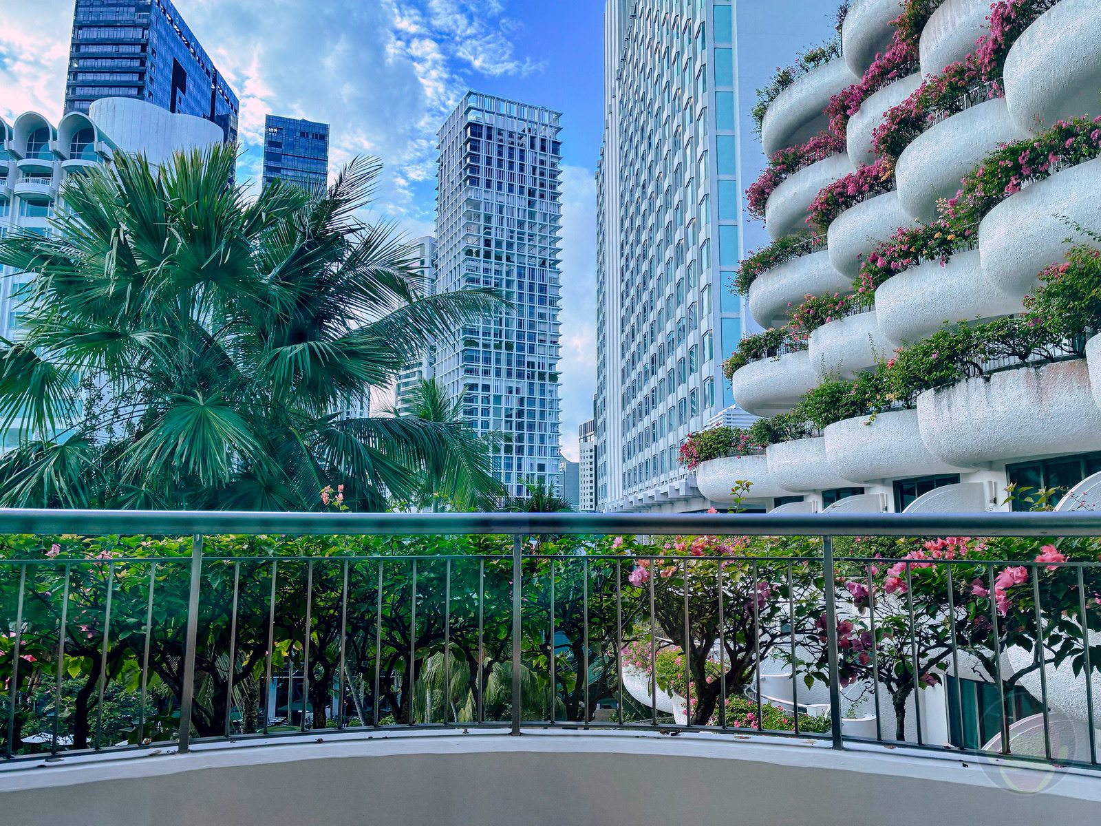 My Younger Daughters photos at singapore with iphone16e 18