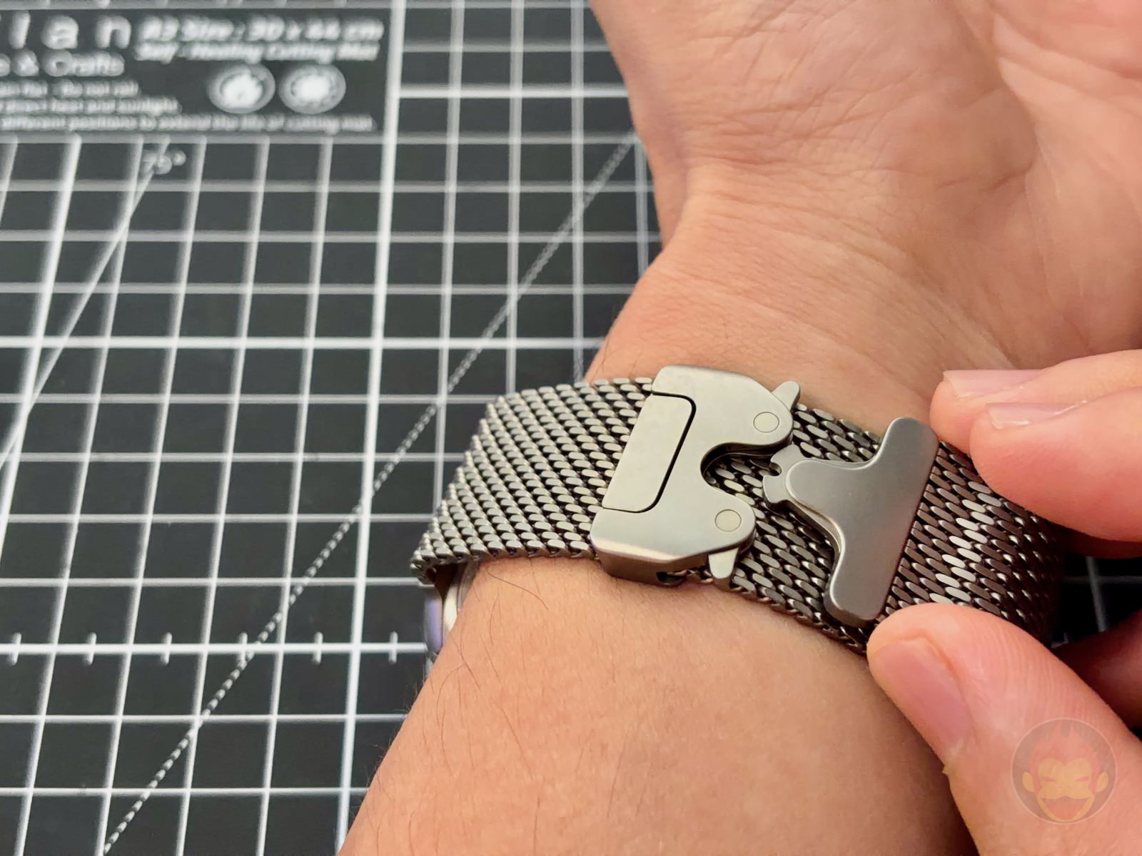 Natural-Titanium-Milanese-Loop-review-09.jpg Natural Titanium Milanese Loop review 09