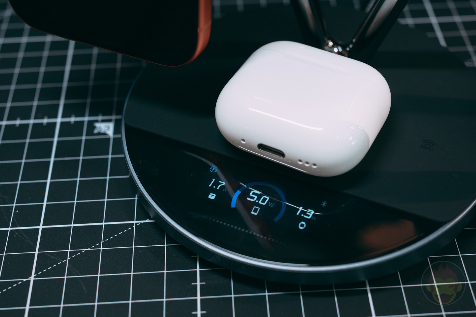 Anker-Prime-Wireless-Charging-Station-3-in-1-MagGo-AirCool-DockStand-Review-04.jpg Anker Prime Wireless Charging Station 3 in 1 MagGo AirCool DockStand Review 04