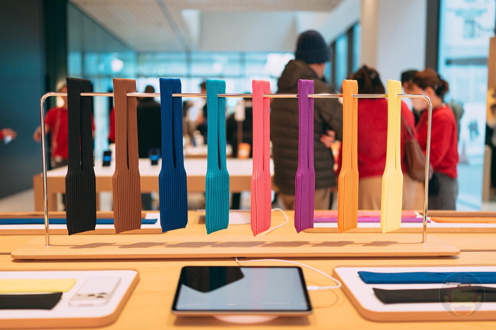 Photos of iPhone Pocket at Apple Ginza 04