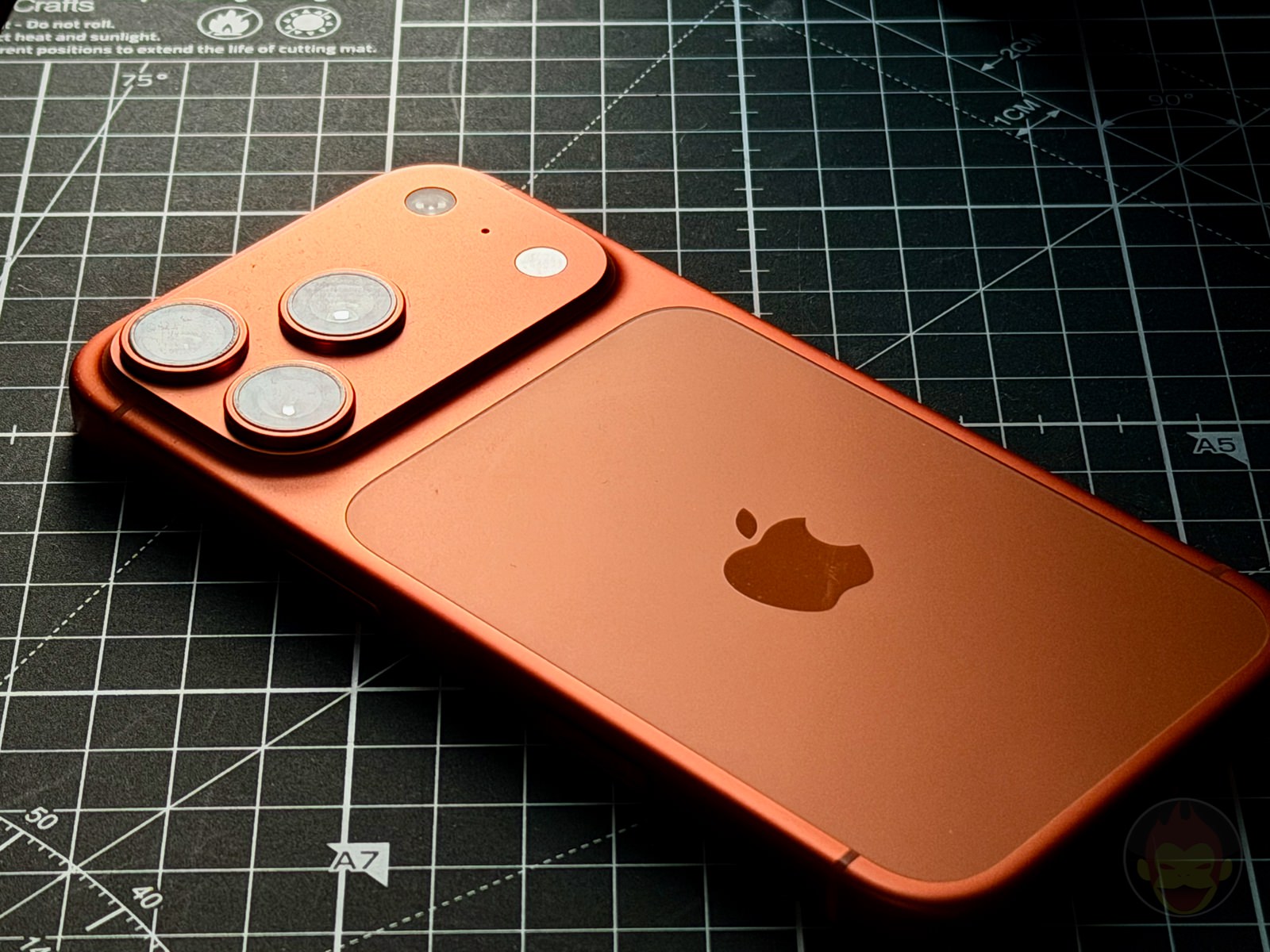 The Cosmic Orange iPhone17pro 02