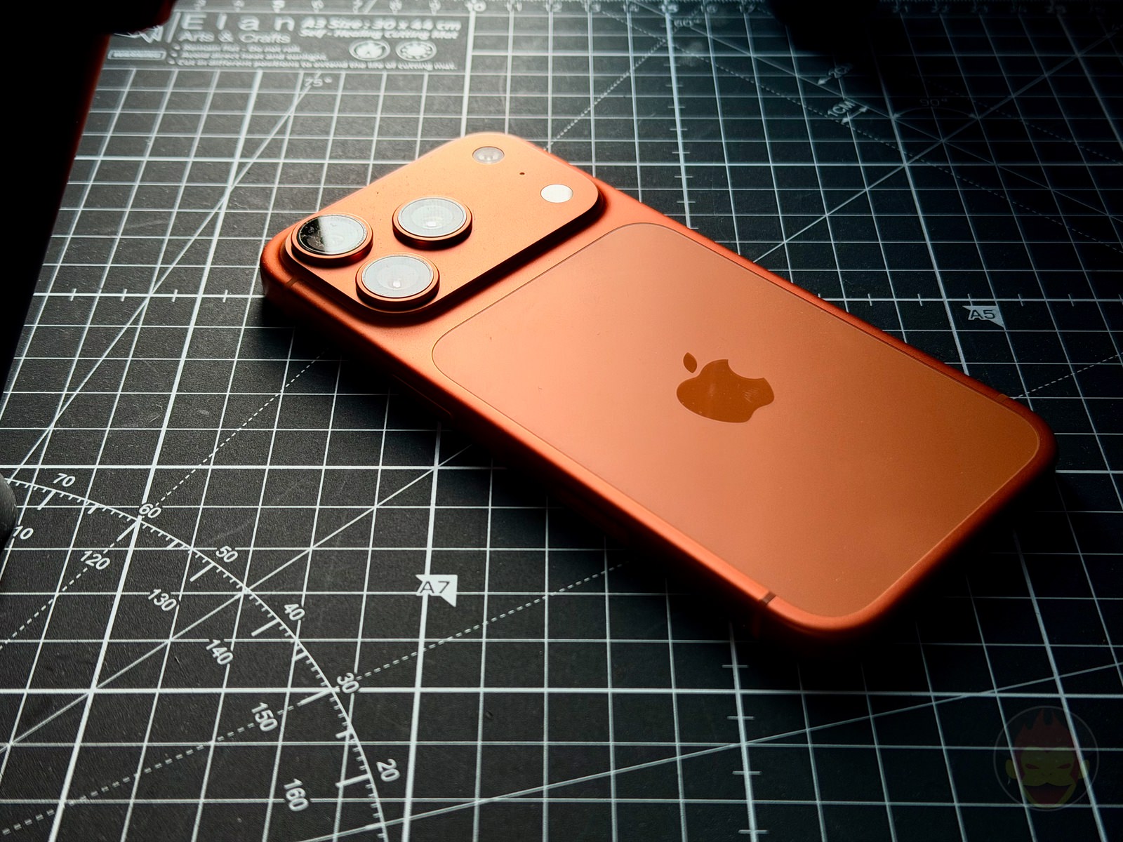 The Cosmic Orange iPhone17pro 03