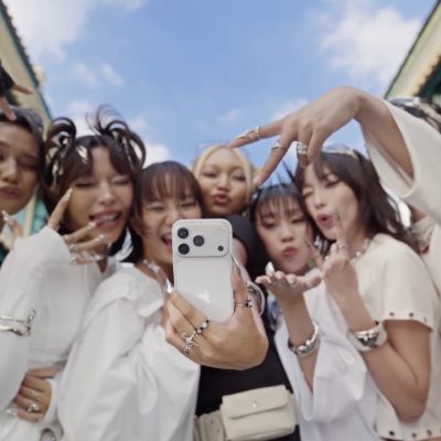 Group Selfies with iPhone 17