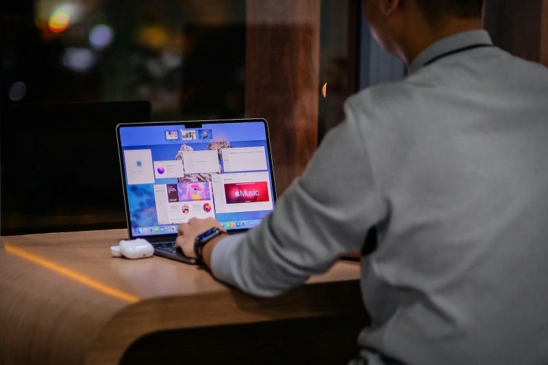 MacBook・iPad供給に暗雲。シャープ工場売却が破談、8月に生産停止へ