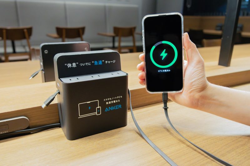 Anker×タリーズコーヒー、全席USB-C充電対応のコラボ店舗が赤坂にオープン