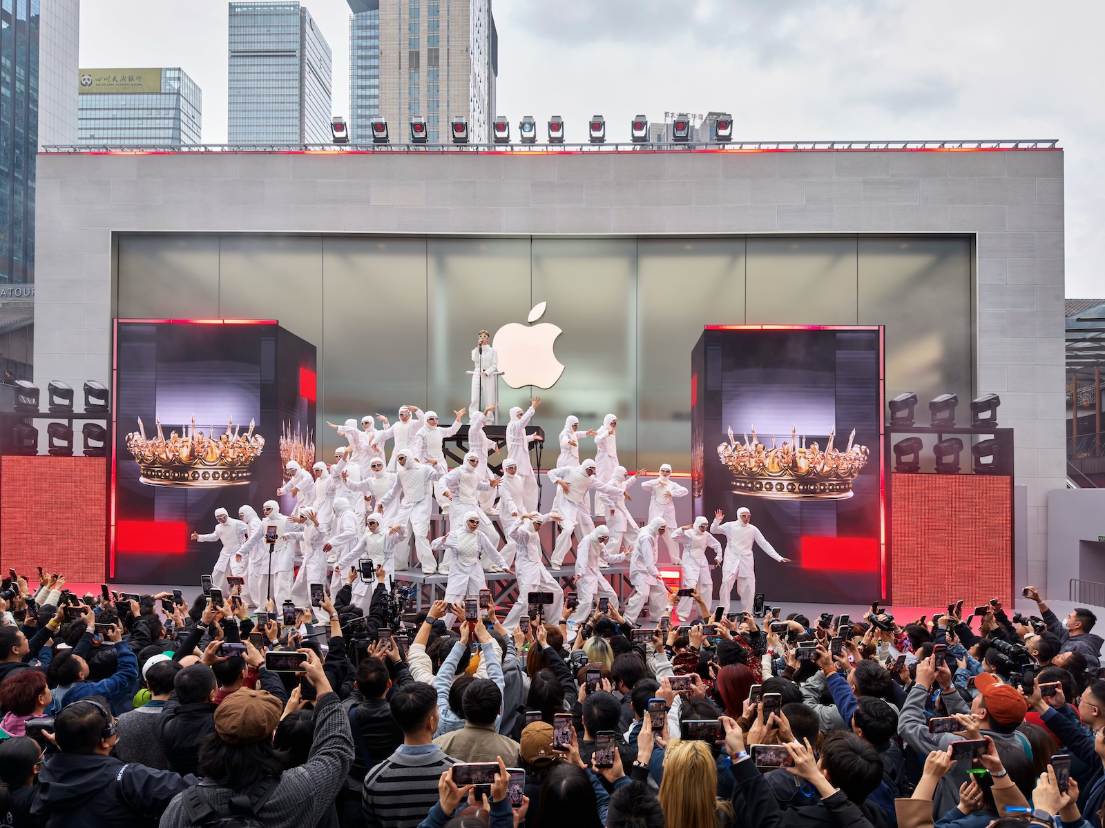 Apple 50 year anniversary Chengdu Chris Lee performance 03