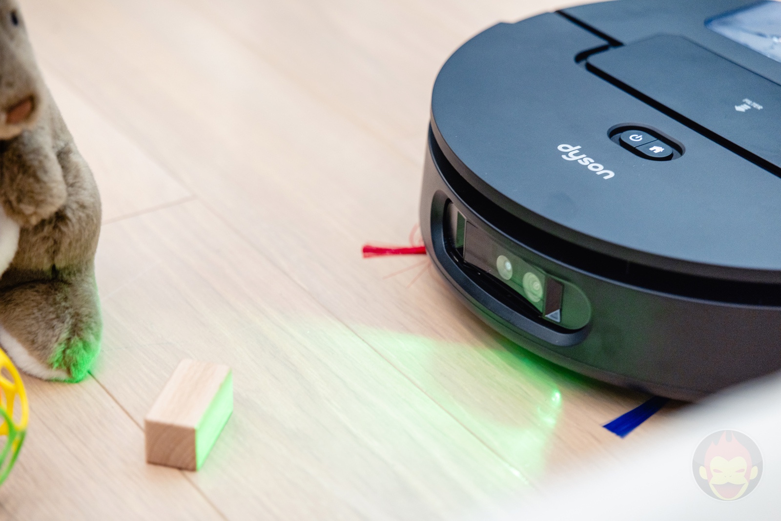 Dyson Spot Scrub AI robot Vaccuum Cleaner 09