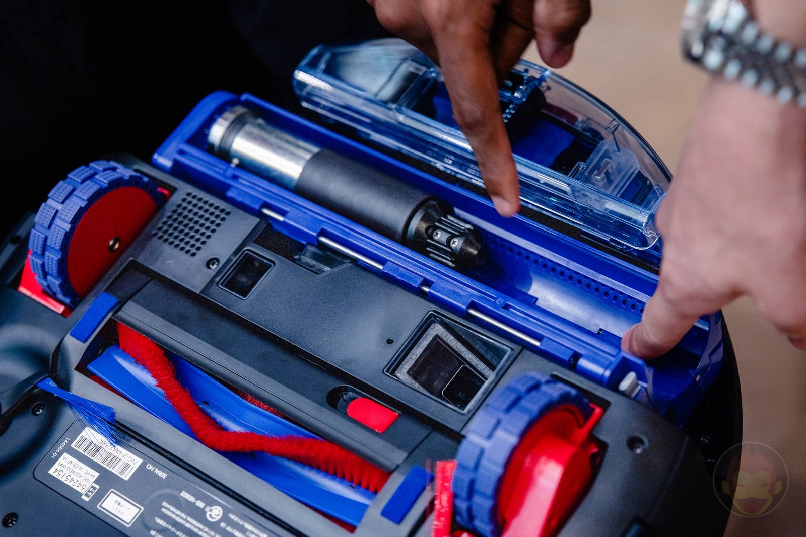 Dyson Spot Scrub AI robot Vaccuum Cleaner 20