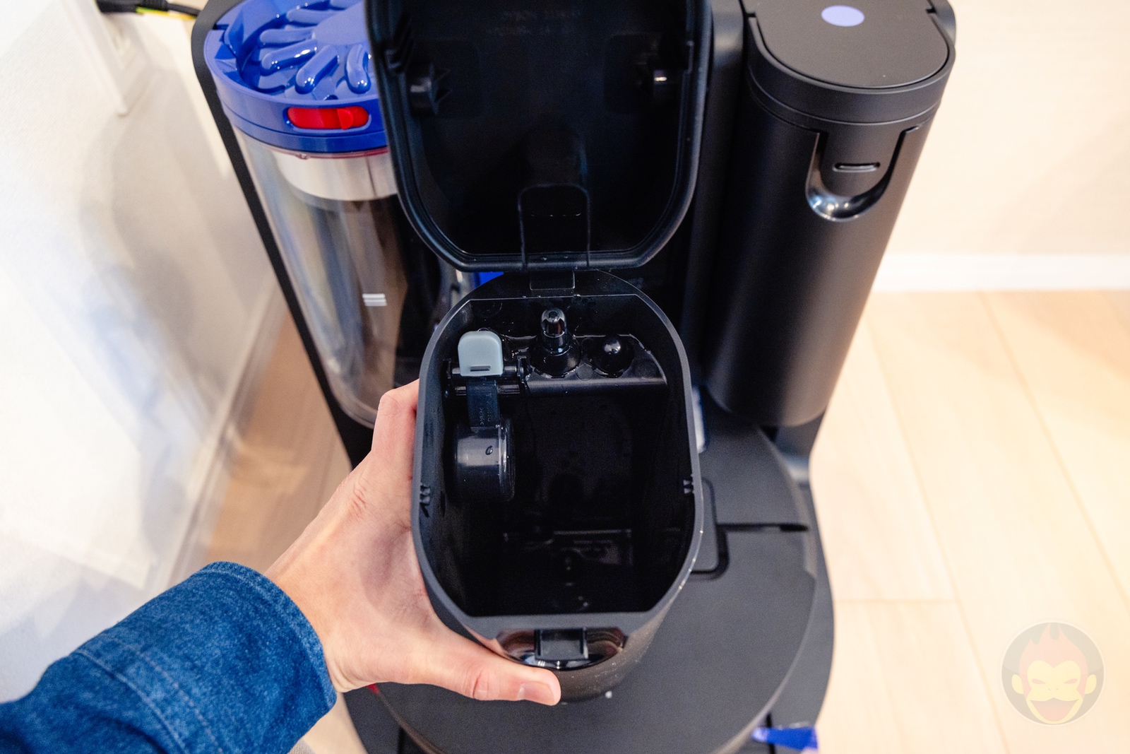 Dyson Spot Scrub AI robot Vaccuum Cleaner 29