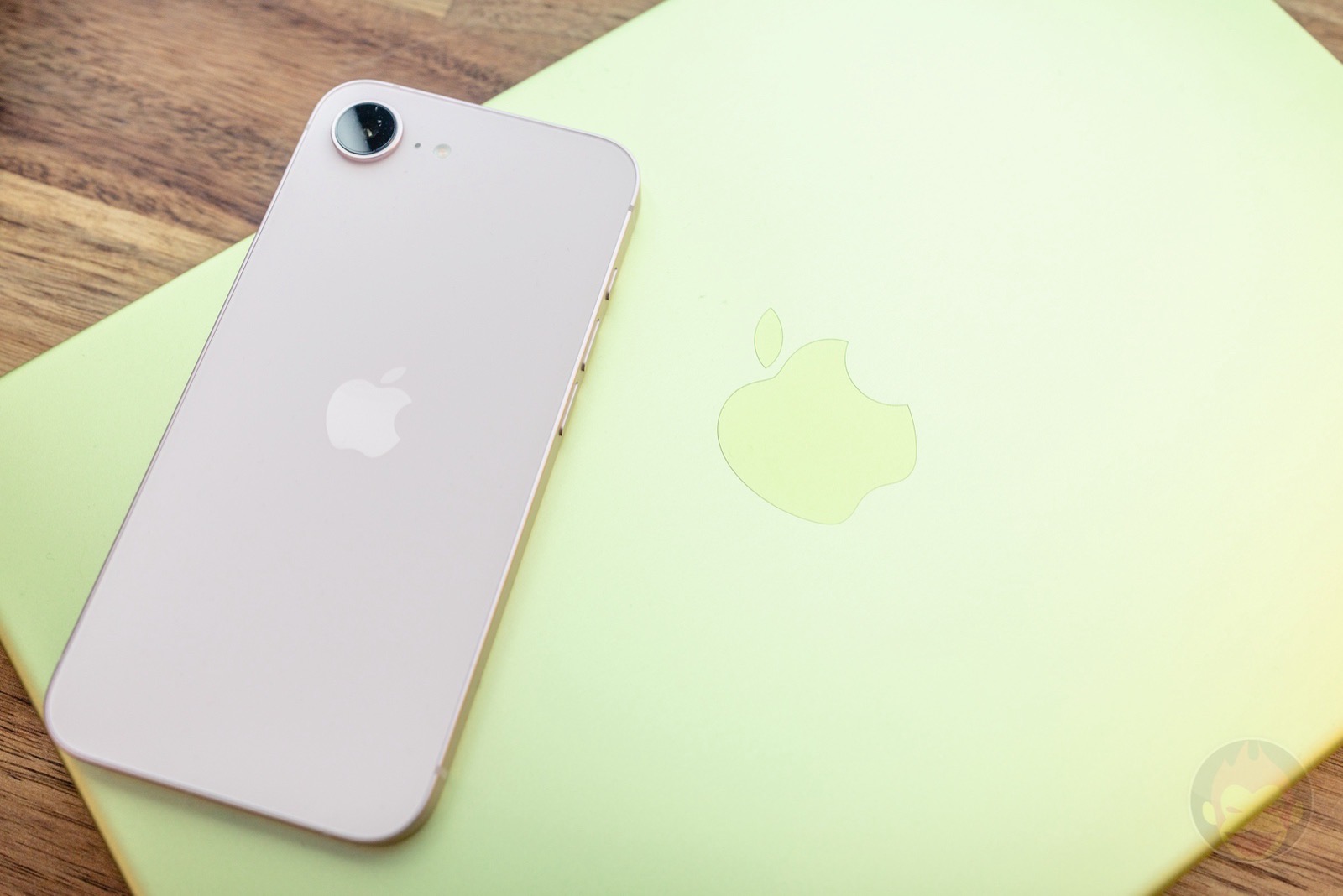 MacBook-Neo-and-iPhone17e-04.jpg MacBook Neo and iPhone17e 04