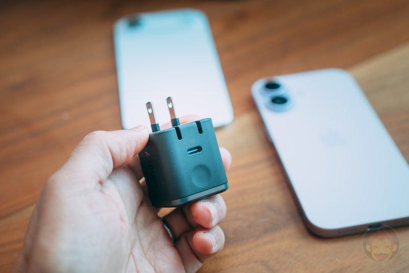 AnkerNanoCharger_45W_diisplay_SwingPlug-Review-01.jpg