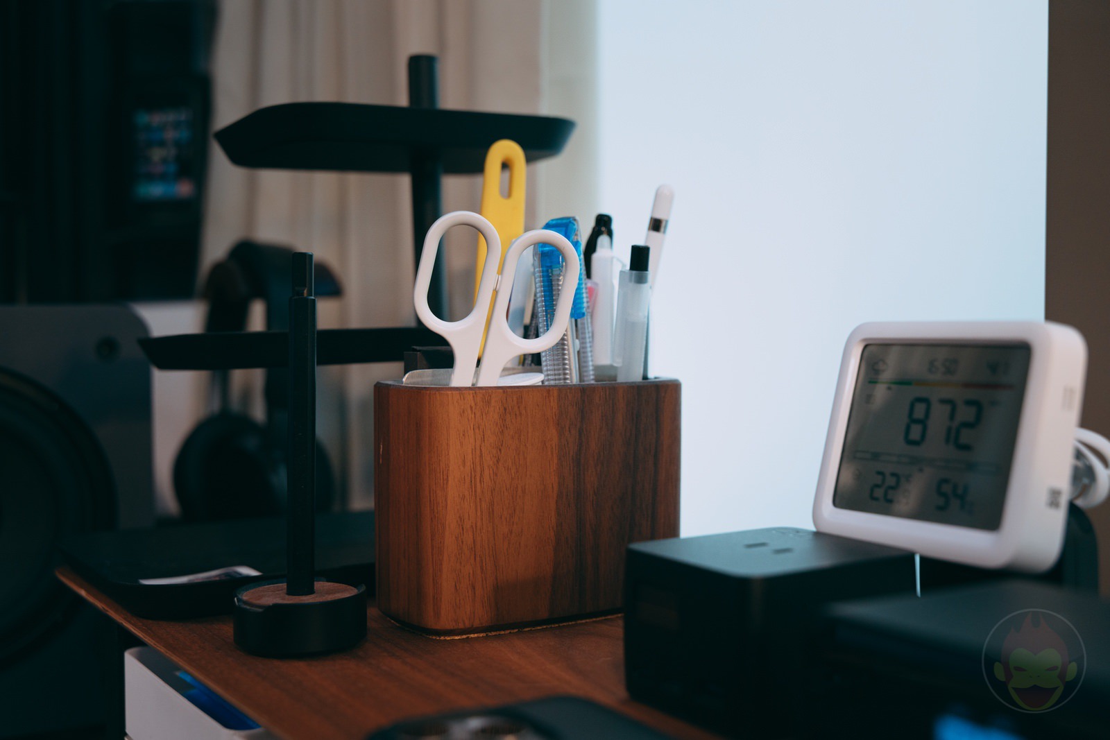 My Charging Deskshelf inspired by youtuber 10