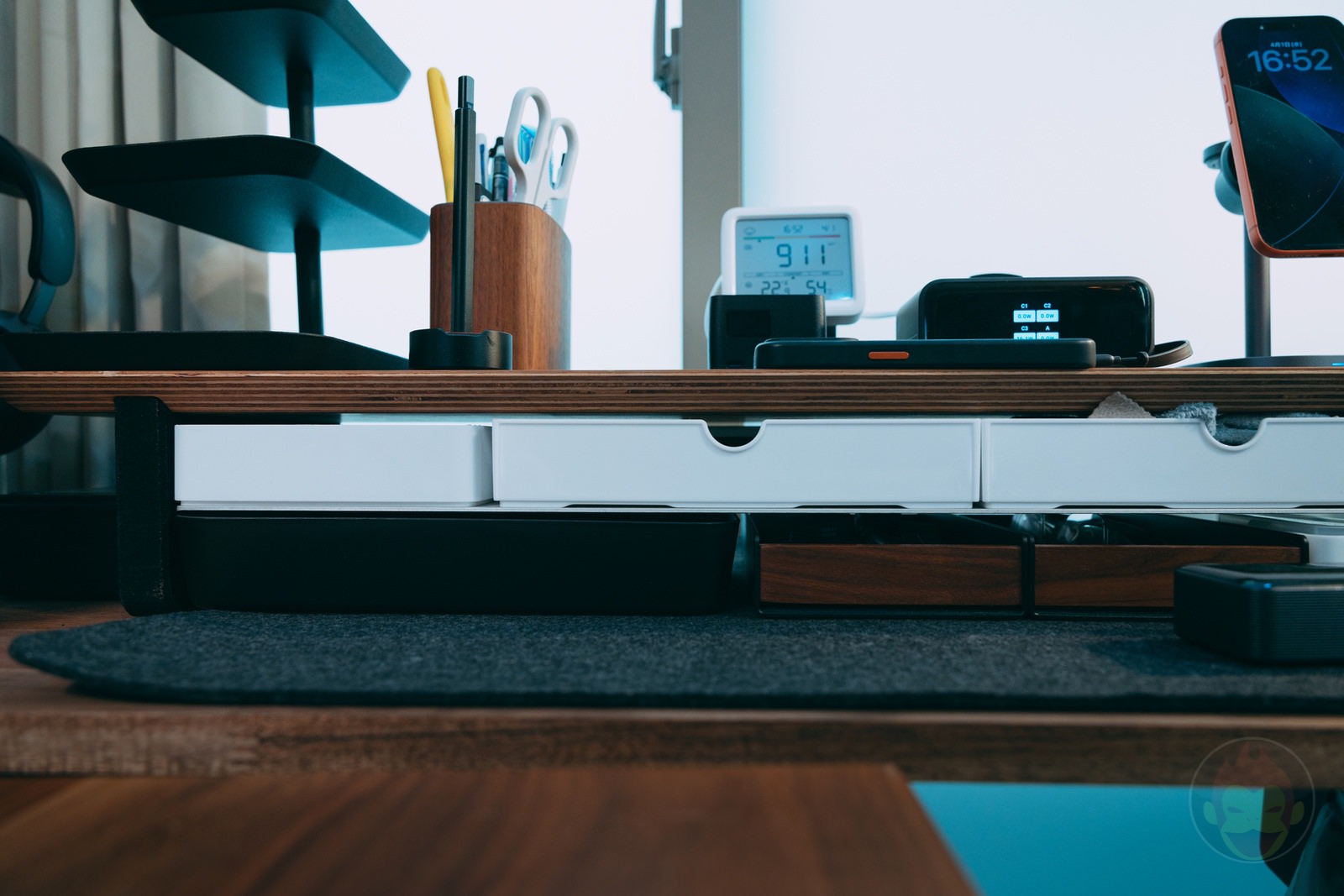 My Charging Deskshelf inspired by youtuber 13