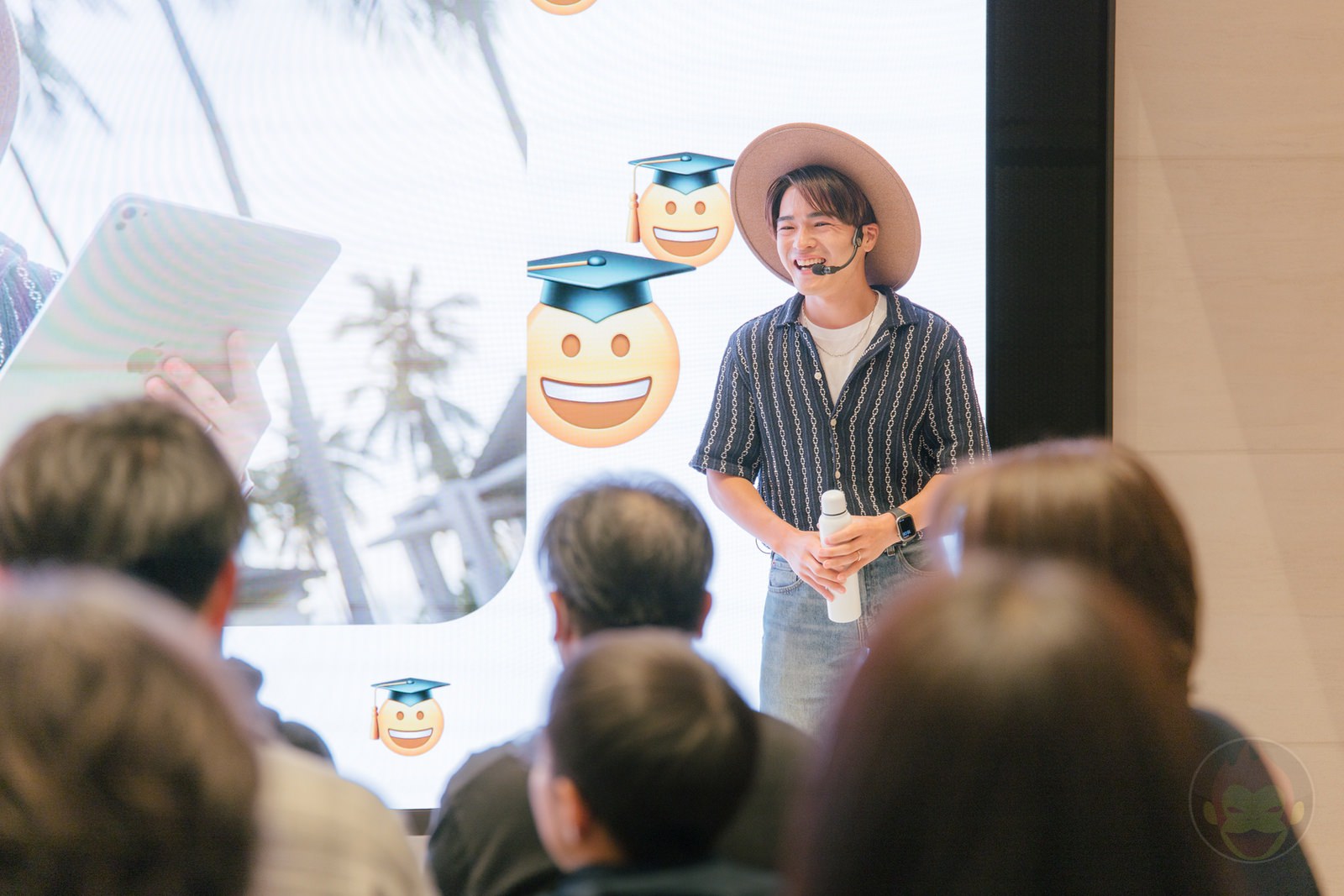 Today at Apple KEI the traveller04